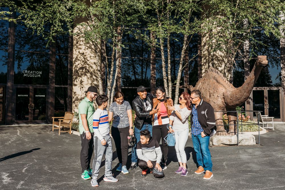 Día Latino at the Creation Museum